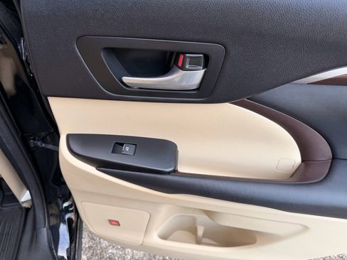 Used 2015 Toyota Highlander Limited image 25