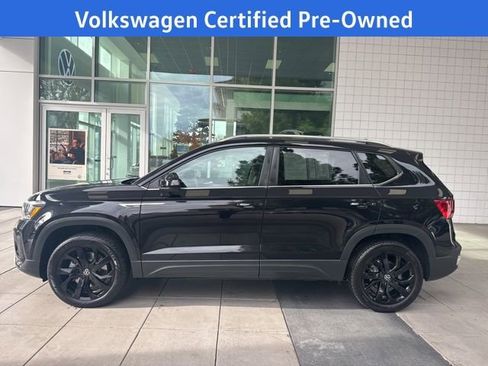 Certified 2023 Volkswagen Taos SE w/ Panoramic Sunroof Package image 2