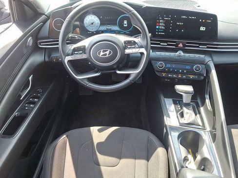 Used 2025 Hyundai Elantra SEL FWD image 13