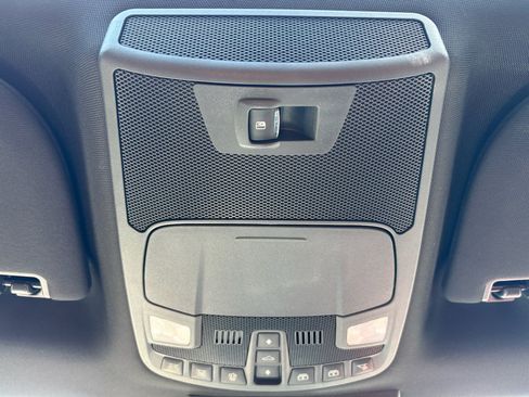 Used 2022 Ford F250 Platinum w/ FX4 Off-Road Package AWD/4WD image 32