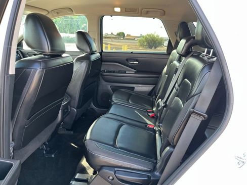Used 2023 Nissan Pathfinder SL image 24