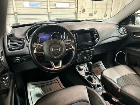 Used 2019 Jeep Compass Latitude AWD/4WD image 4