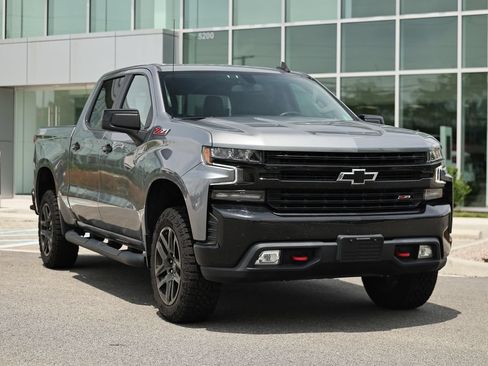 Used 2021 Chevrolet Silverado 1500 LT Trail Boss w/ Convenience Package II AWD/4WD image 2