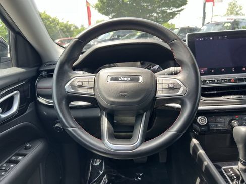 Used 2022 Jeep Compass Trailhawk w/ Trailhawk Convenience Group AWD/4WD image 16