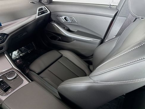 Used 2025 BMW 330i Sedan w/ M Sport Package image 25