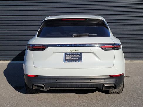 Certified 2022 Porsche Cayenne Platinum Edition image 5