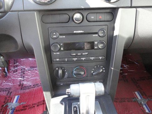 Used 2006 Ford Mustang Convertible image 6