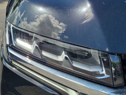 Used 2024 Chevrolet Suburban LT AWD/4WD image 10
