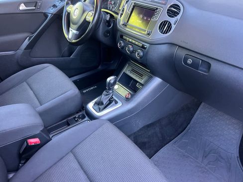 Used 2017 Volkswagen Tiguan Limited w/ Premium Package FWD image 17