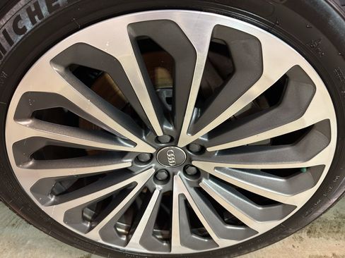 Used 2019 Audi e-tron Prestige w/ Prestige Package image 34