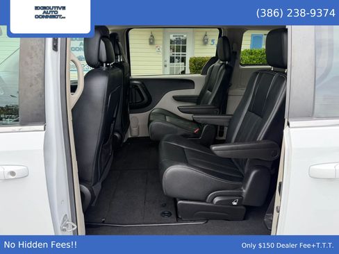 Used 2016 Chrysler Town & Country LX FWD image 11