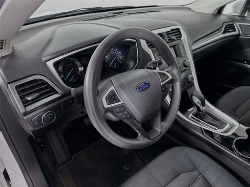Used 2015 Ford Fusion SE FWD image 22