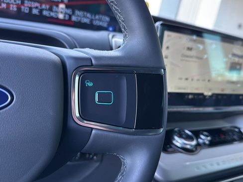 New 2025 Ford Expedition Active image 28