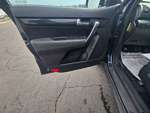 Used 2012 Kia Sorento LX image 11