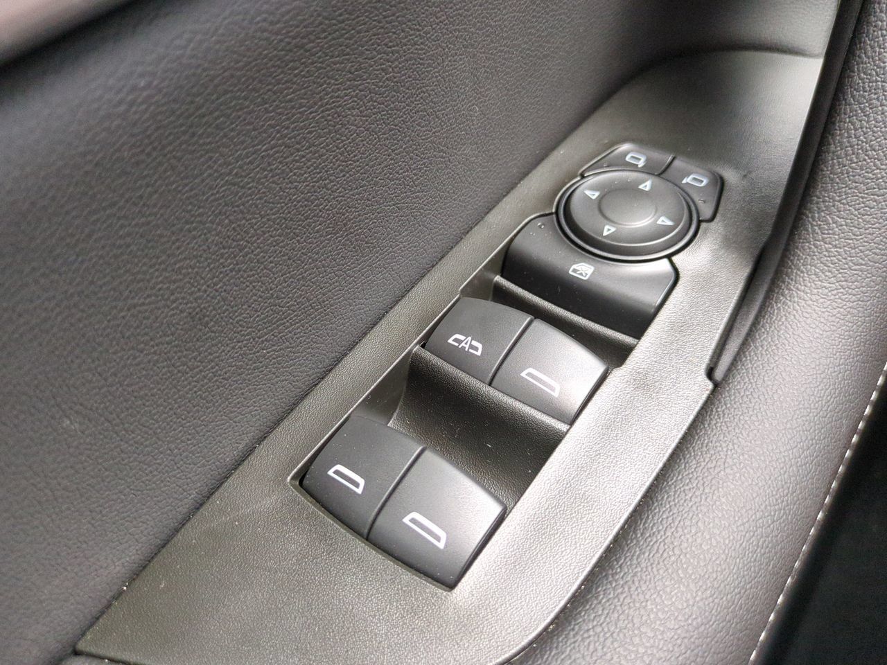 New 2025 Chevrolet Blazer LT w/ Convenience Package FWD image 22