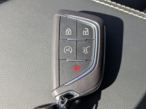 New 2026 Cadillac Optiq Luxury 2 image 33