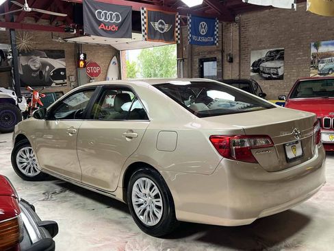Used 2012 Toyota Camry LE FWD image 5