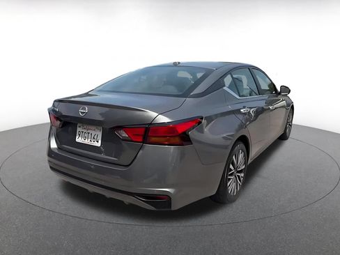 Used 2025 Nissan Altima 2.5 SV FWD image 15