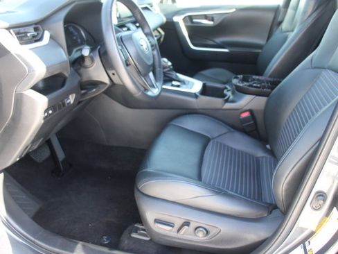 Used 2022 Toyota RAV4 XSE AWD/4WD image 11