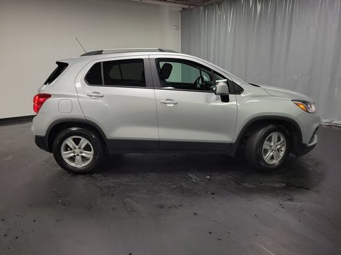 Used 2022 Chevrolet Trax LT FWD image 9