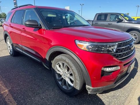 Used 2020 Ford Explorer XLT w/ Equipment Group 202A AWD/4WD image 3