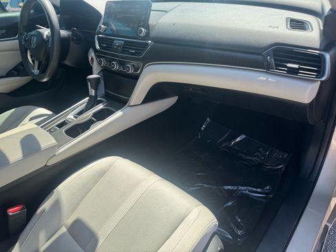Used 2018 Honda Accord EX image 10