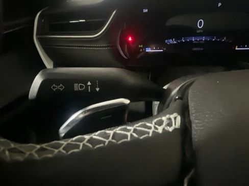Used 2024 Jeep Grand Cherokee L Altitude AWD/4WD image 18