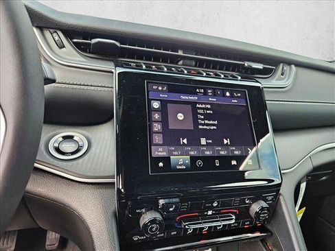 New 2025 Jeep Grand Cherokee Altitude image 14