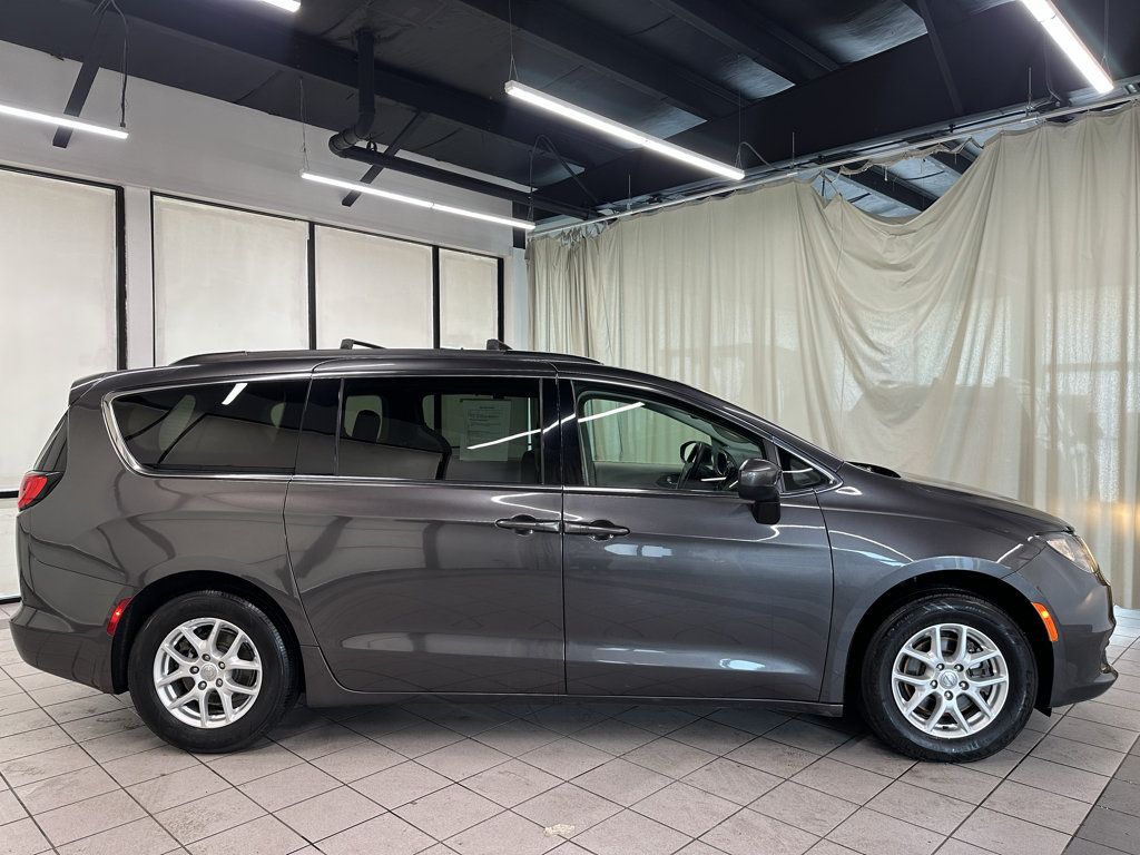 Used 2020 Chrysler Voyager Lxi FWD image 3