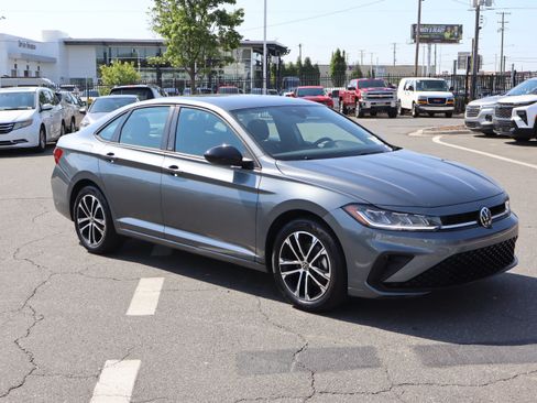 Used 2025 Volkswagen Jetta Sport FWD image 2