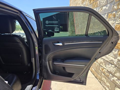 Used 2011 Chrysler 300 C w/ Safetytec Group RWD image 10