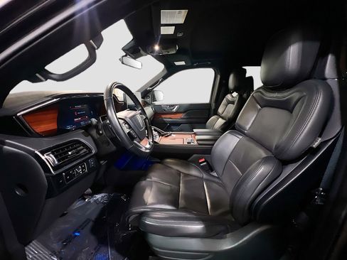 Used 2024 Lincoln Navigator Reserve image 16
