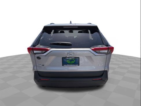 Used 2021 Toyota RAV4 XLE Premium FWD image 5