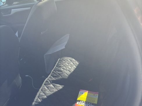 Used 2022 Ford Escape SE w/ SE Sport Appearance Package image 7