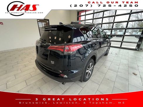 Used 2017 Toyota RAV4 XLE AWD/4WD image 6