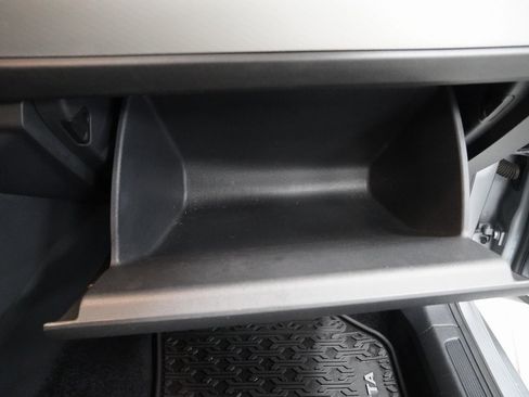 Used 2021 Volkswagen Jetta SE w/ SE Cold Weather Package image 28