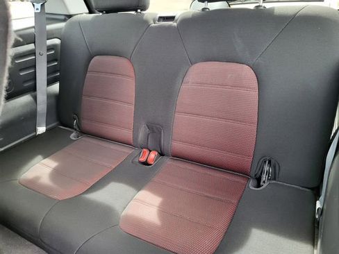 Used 2005 Ford Explorer XLT image 21