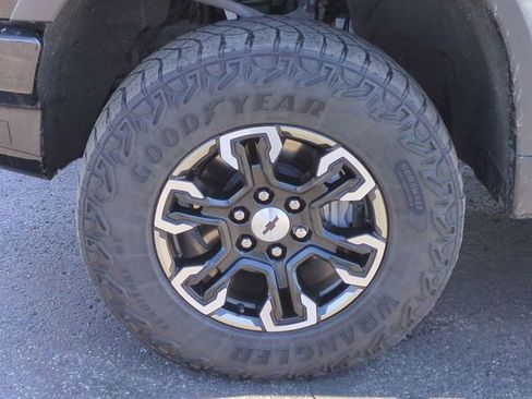 Used 2023 Chevrolet Silverado 1500 ZR2 w/ Technology Package image 34