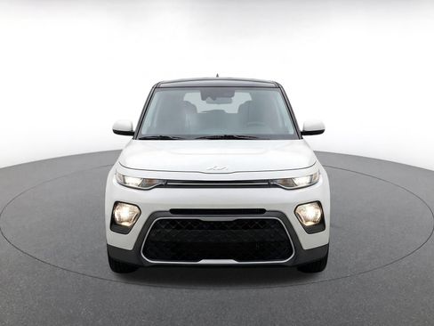 Used 2025 Kia Soul LX w/ LX Technology Package FWD image 2