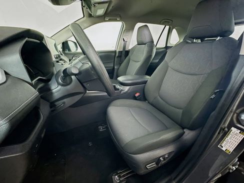 Used 2025 Toyota RAV4 XLE FWD image 13