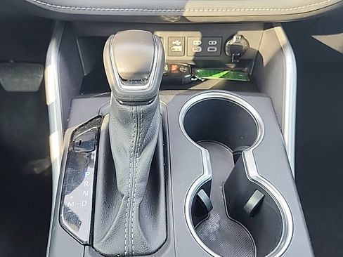 Used 2024 Toyota Highlander LE image 32