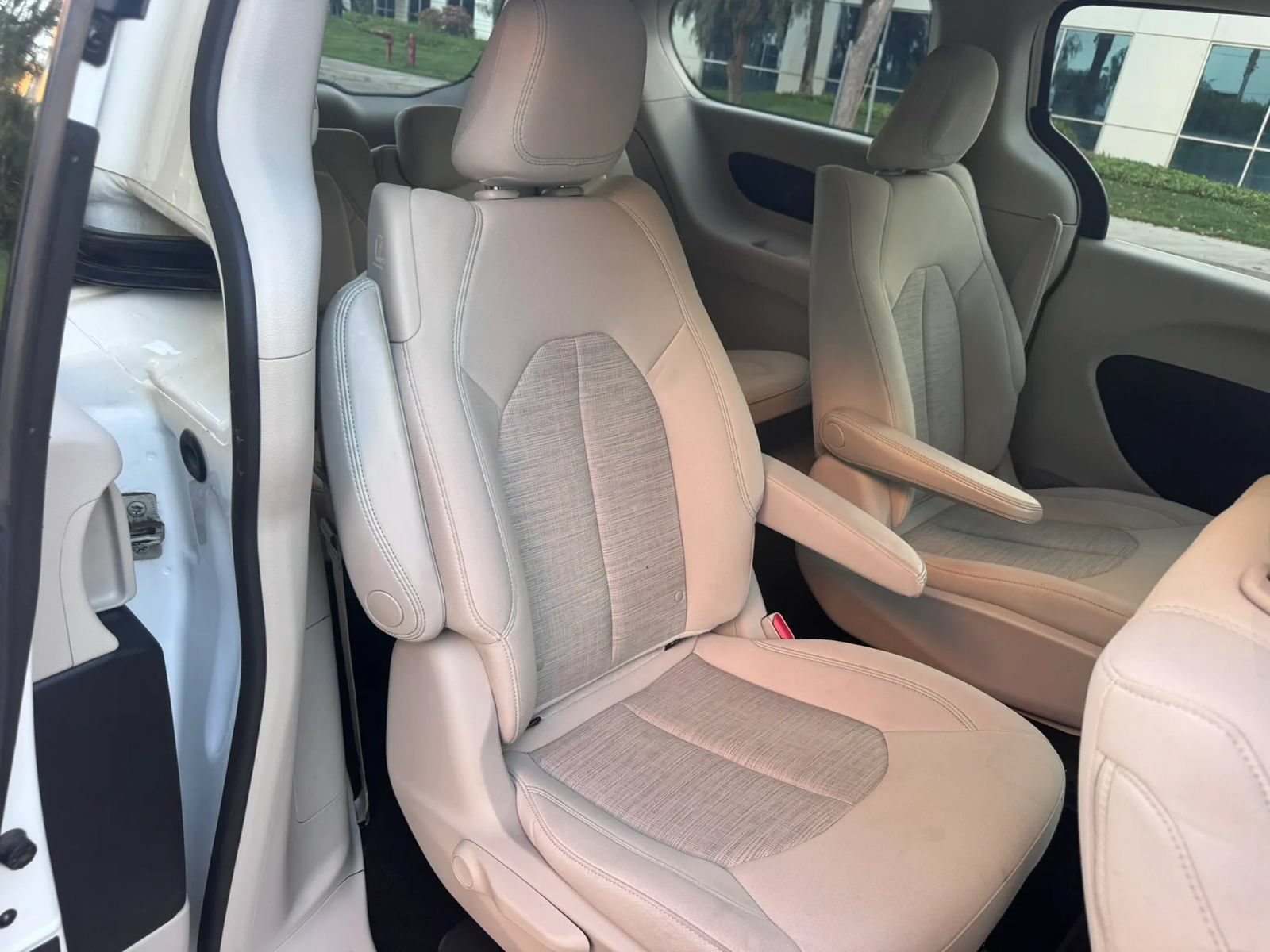 Used 2019 Chrysler Pacifica Touring Plus FWD image 20