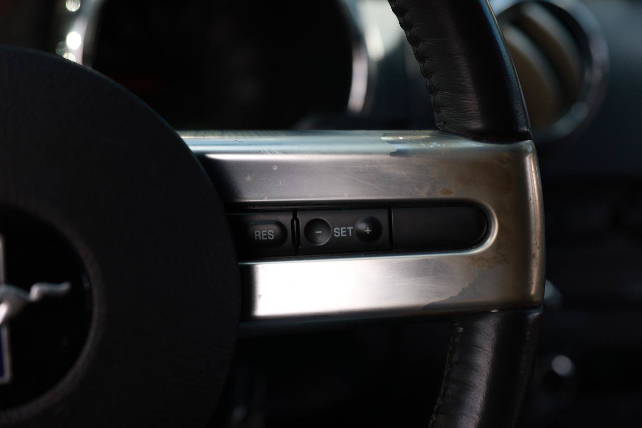 Used 2009 Ford Mustang Convertible RWD image 27