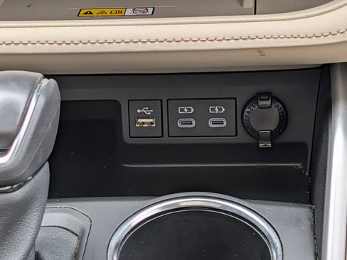 Used 2023 Toyota Highlander XLE AWD/4WD image 30