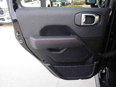 New 2026 Jeep Gladiator Rubicon w/ Steel Power Dome Hood Package AWD/4WD image 16