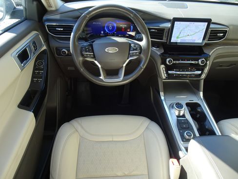 Used 2023 Ford Explorer Platinum w/ Equipment Group 601A image 17