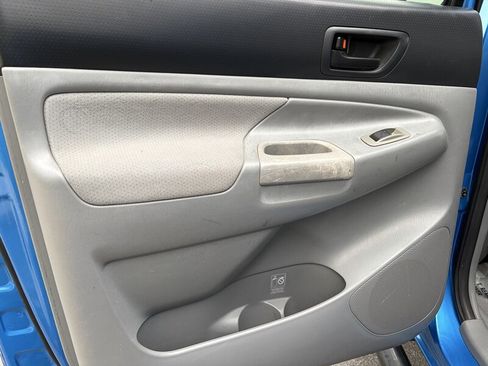 Used 2005 Toyota Tacoma PreRunner image 23