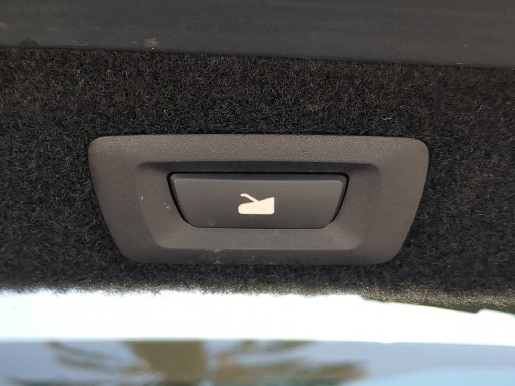 Used 2024 Lucid Air Pure RWD image 11