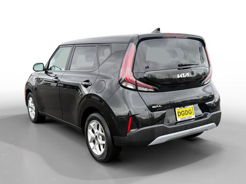 Used 2023 Kia Soul LX w/ LX Technology Package image 3