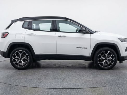 Used 2025 Jeep Compass Limited image 11